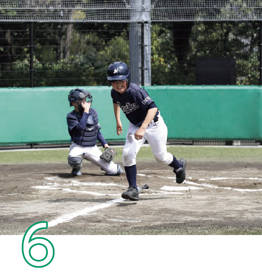 一塁に向かう6『少年野球　デキる選手はやっている「打つ・走る・投げる・守る」』