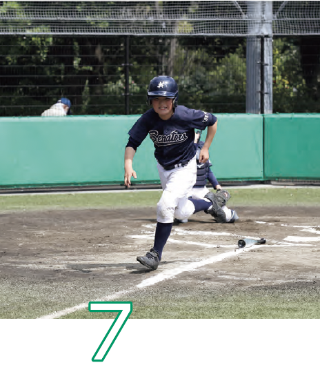 一塁に向かう7『少年野球　デキる選手はやっている「打つ・走る・投げる・守る」』