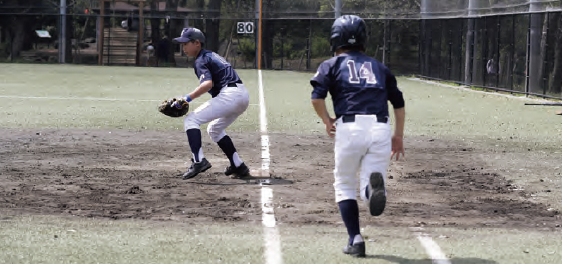 一塁駆け抜け2『少年野球　デキる選手はやっている「打つ・走る・投げる・守る」』