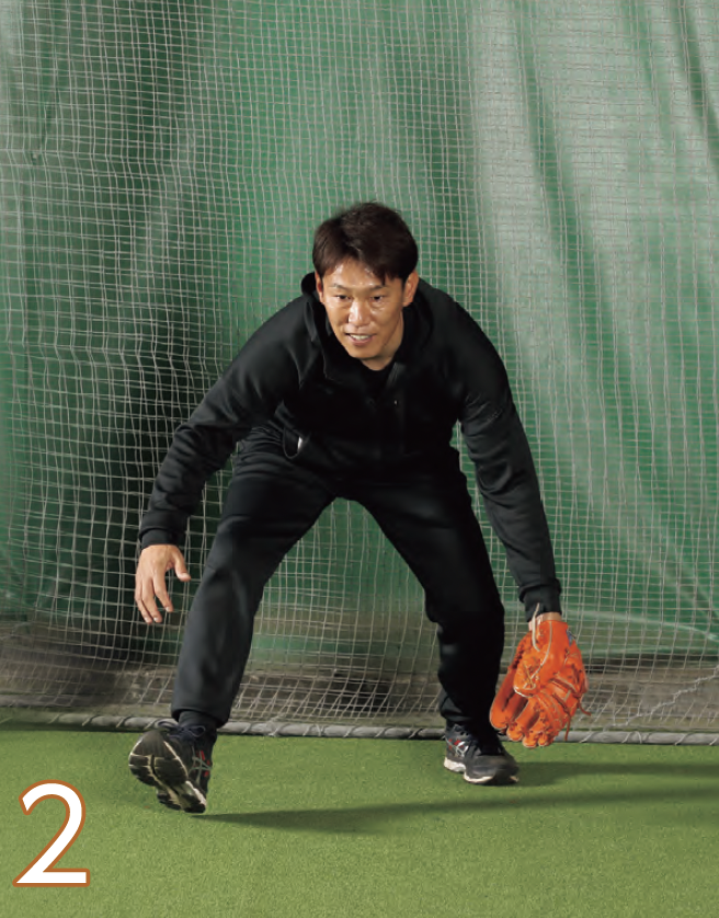 捕球動作の基本【2】打球を追う『少年野球　デキる選手はやっている「打つ・走る・投げる・守る」』