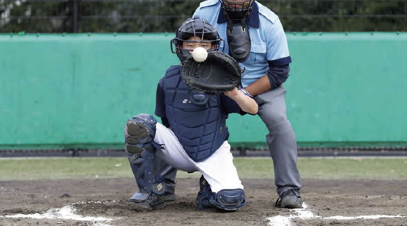 捕手の守備＝キャッチング2『少年野球　デキる選手はやっている「打つ・走る・投げる・守る」』
