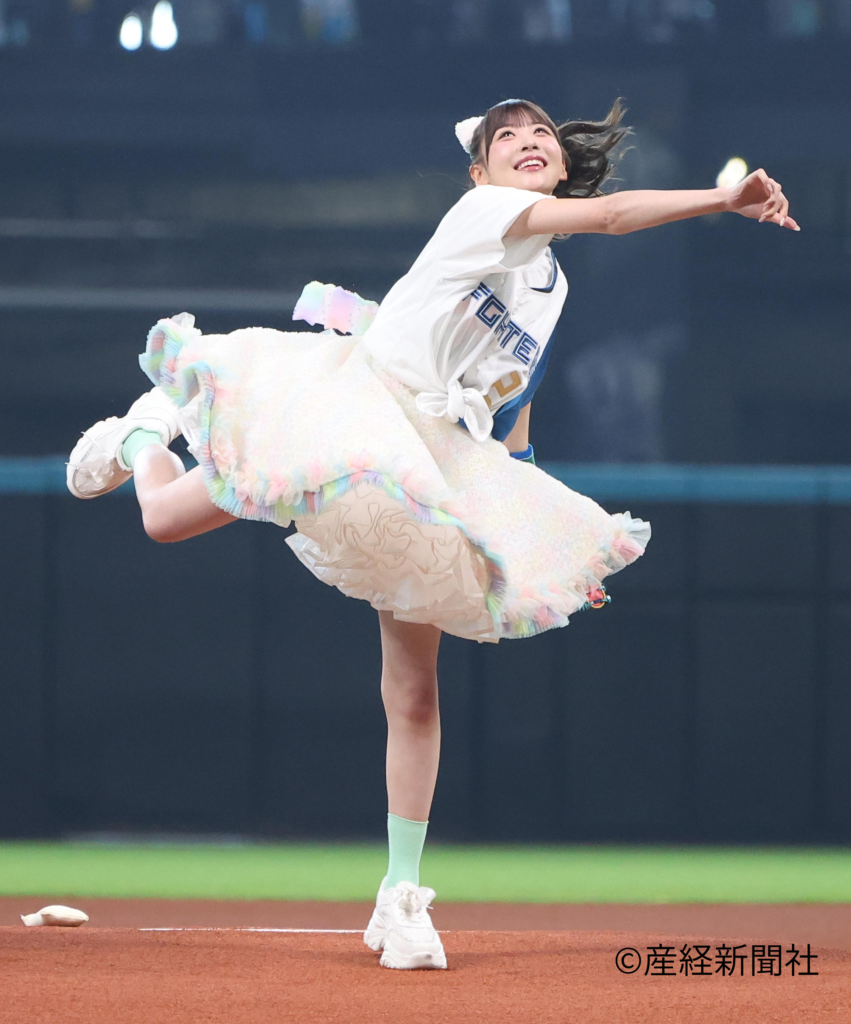 ミニスカ天使がマウンド降臨！男心を直撃した櫻井優衣の始球式 - ラブすぽ