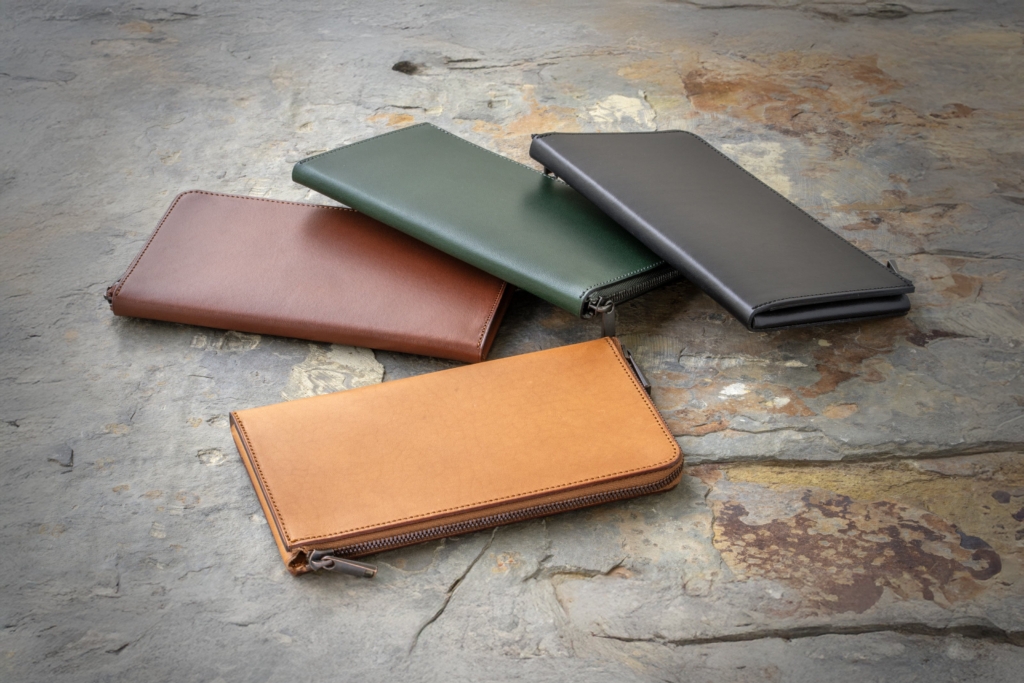 厚さ10mmの限界突破】建築家が創る薄い長財布「Hitoe L-zip L 2025