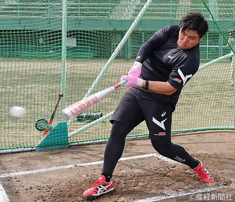 【佐々木麟太郎練習公開】 打撃練習にのぞむ佐々木麟太郎 =花巻球場(撮影・土谷創造)