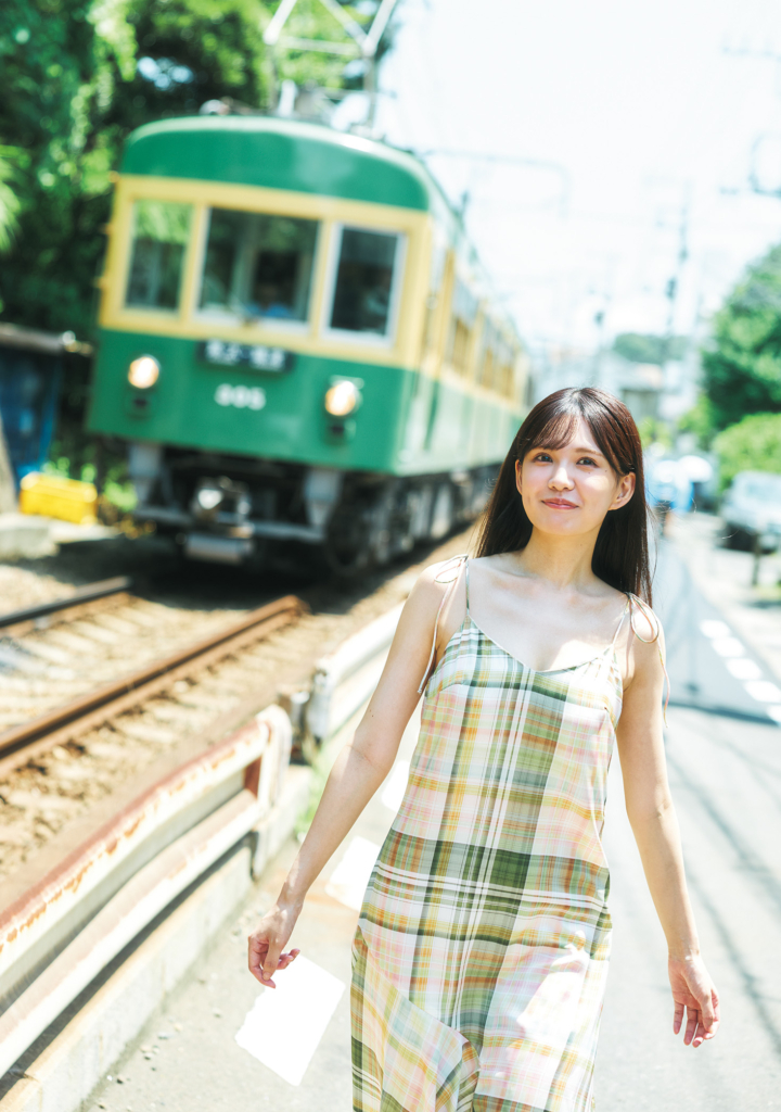 岡本彩夏 (C)撮影:高橋慶佑/ヘアメイク:海瀬志津奈(JULLY)/スタイリング:鮎川恵子