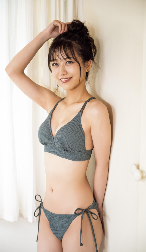 篠崎彩奈 ©影／武田敏将　ヘアメイク／原島未唯　スタイリング／樫田径奈　衣装協力／PUBLIC TOKYO / Wild Lily PEAK&PINE